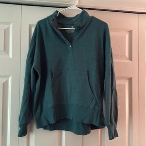 Woman’s medium pullover. Green.